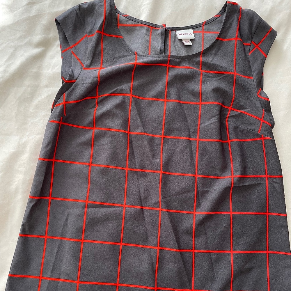 Dressy short sleeved work shirt